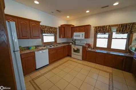 515 2nd Avenue Ackley IA 50601