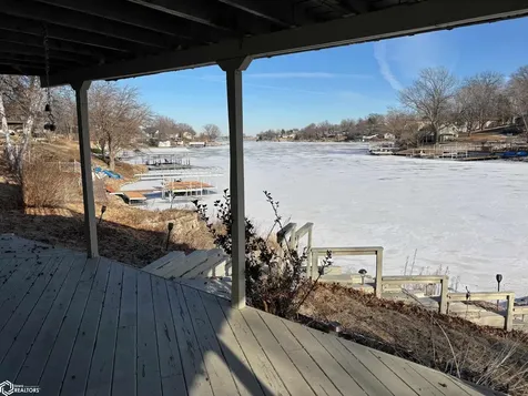 4220-4219 W Lakeshore Drive Brooklyn IA 52211