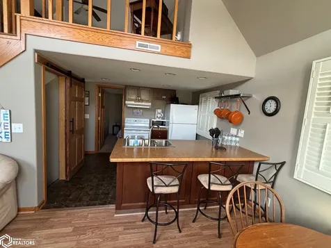 4220-4219 W Lakeshore Drive Brooklyn IA 52211