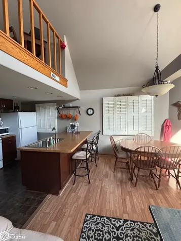 4220-4219 W Lakeshore Drive Brooklyn IA 52211