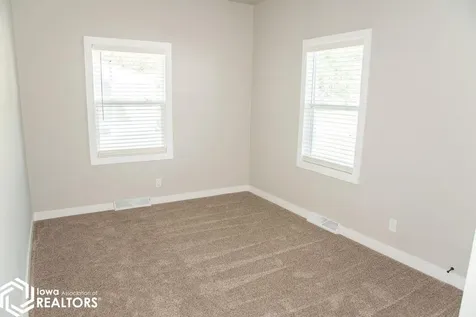 323 E Manning Avenue Ottumwa IA 52501