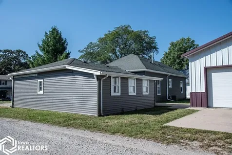 323 E Manning Avenue Ottumwa IA 52501