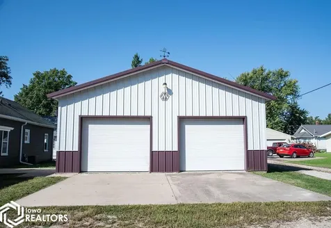323 E Manning Avenue Ottumwa IA 52501