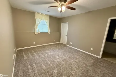 2010 Suffolk Road Oskaloosa IA 52577