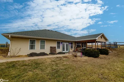 2010 Suffolk Road Oskaloosa IA 52577