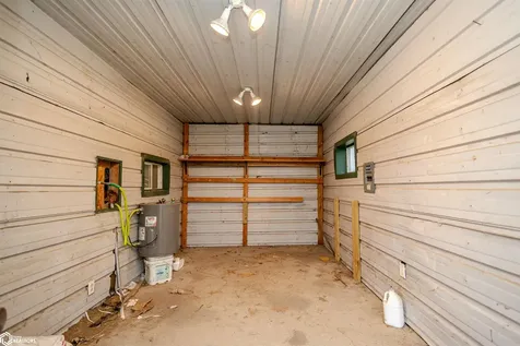 2010 Suffolk Road Oskaloosa IA 52577