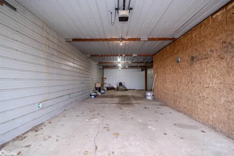 2010 Suffolk Road Oskaloosa IA 52577