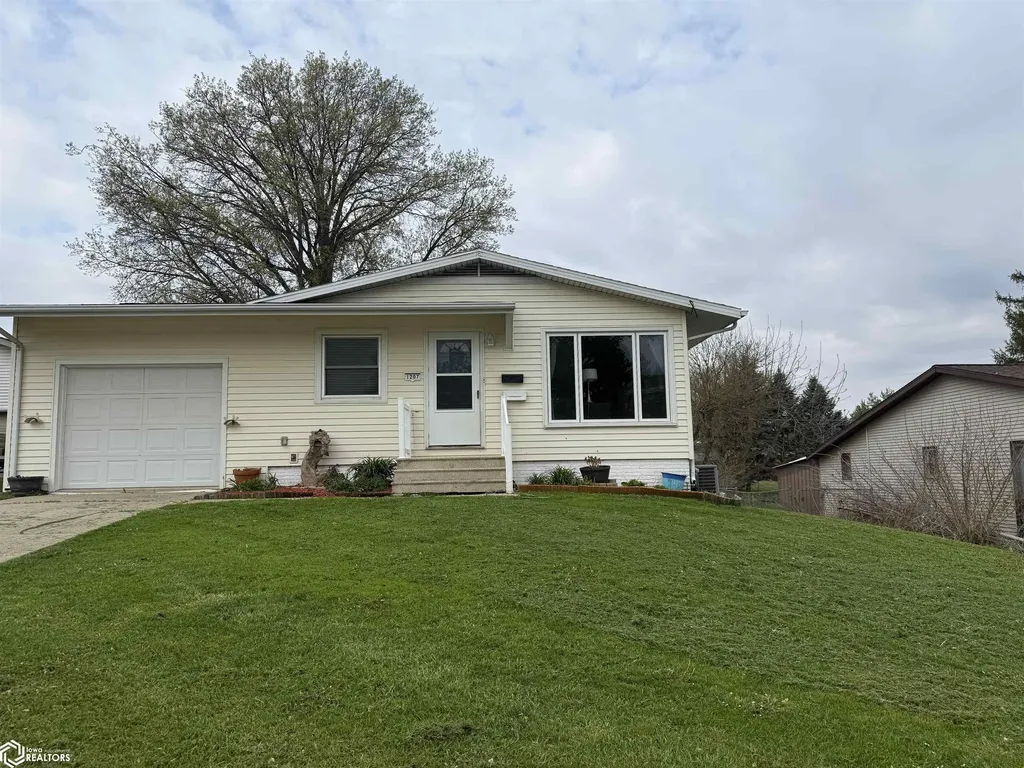 1207 Glenwood Terrace Marshalltown IA 50158