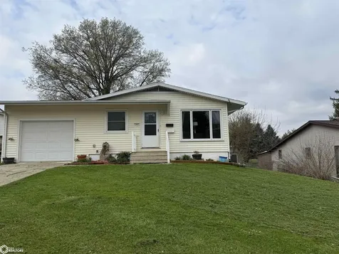 1207 Glenwood Terrace Marshalltown IA 50158