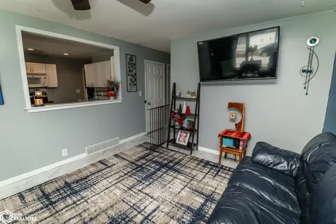 1207 Glenwood Terrace Marshalltown IA 50158