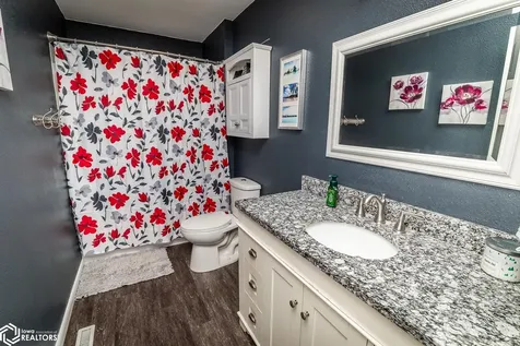 1207 Glenwood Terrace Marshalltown IA 50158
