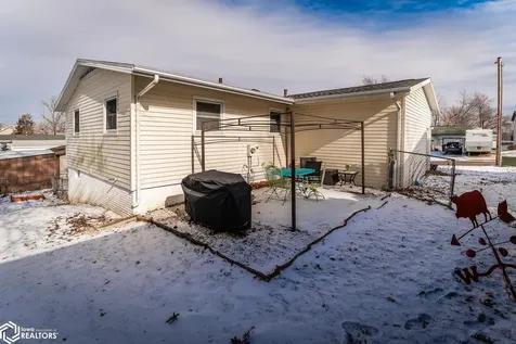 1207 Glenwood Terrace Marshalltown IA 50158