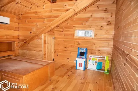512 N Brandon Moravia IA 52571
