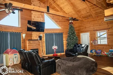 512 N Brandon Moravia IA 52571