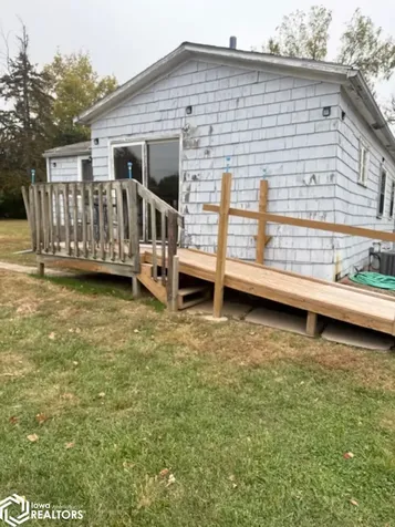 501 Shoquoquon Drive Burlington IA 52601