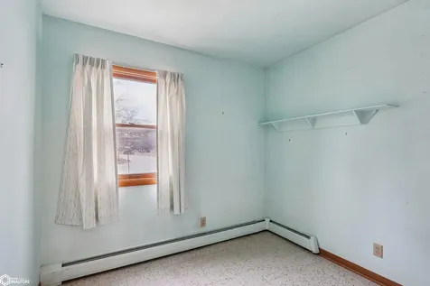 909 S 5th Street Knoxville IA 50138