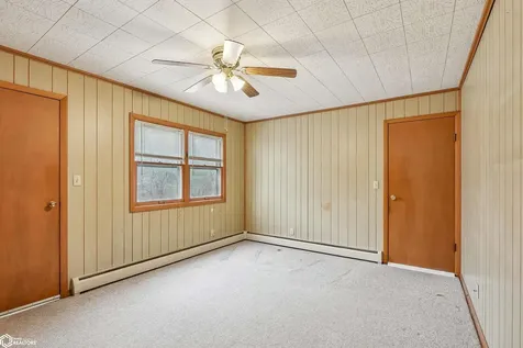 909 S 5th Street Knoxville IA 50138