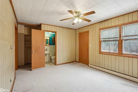 909 S 5th Street Knoxville IA 50138