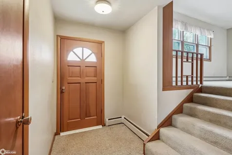 909 S 5th Street Knoxville IA 50138