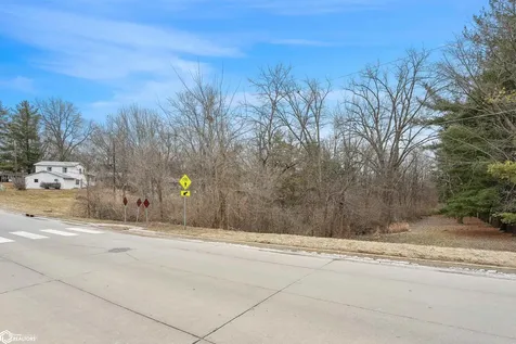 909 S 5th Street Knoxville IA 50138