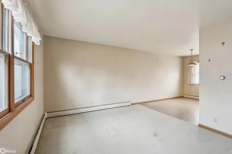 909 S 5th Street Knoxville IA 50138