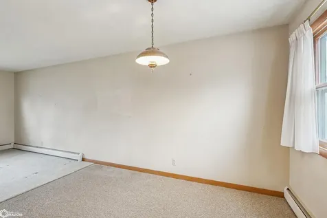 909 S 5th Street Knoxville IA 50138