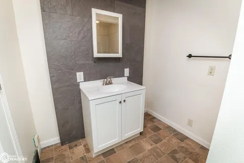 106 W Webster Street Marshalltown IA 50158