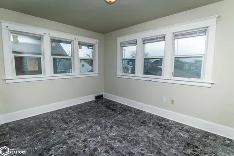 106 W Webster Street Marshalltown IA 50158