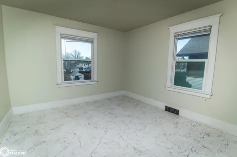 106 W Webster Street Marshalltown IA 50158