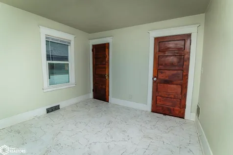 106 W Webster Street Marshalltown IA 50158