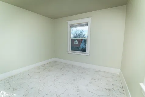 106 W Webster Street Marshalltown IA 50158