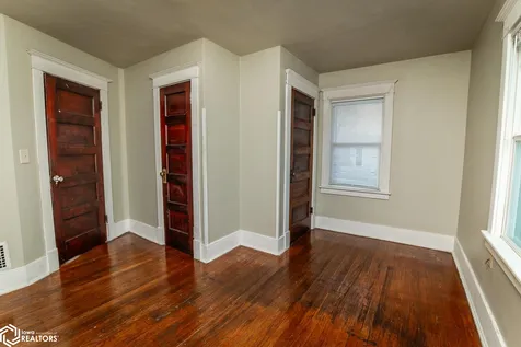 106 W Webster Street Marshalltown IA 50158
