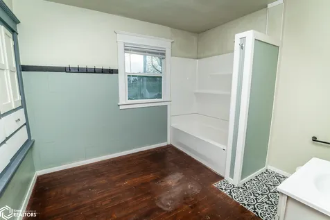 106 W Webster Street Marshalltown IA 50158