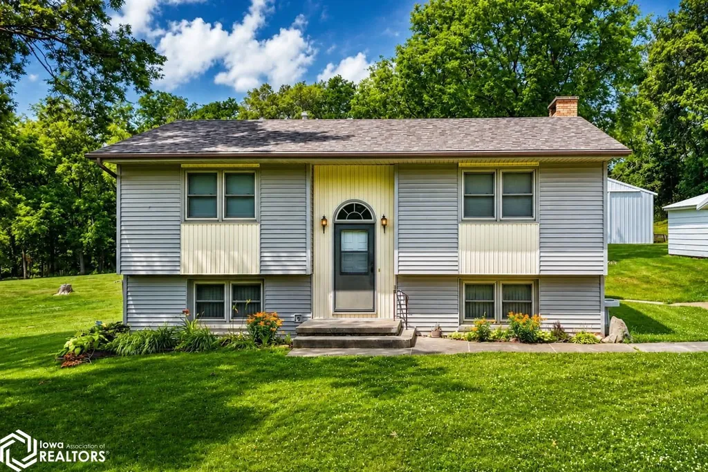 2390 Sand Road Marshalltown IA 50158