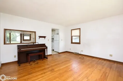 2390 Sand Road Marshalltown IA 50158