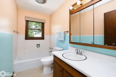 2390 Sand Road Marshalltown IA 50158