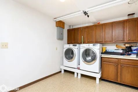 2390 Sand Road Marshalltown IA 50158