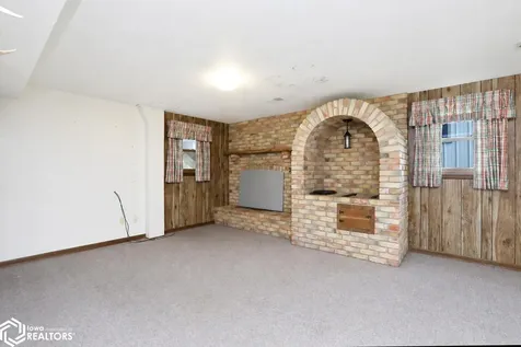 2390 Sand Road Marshalltown IA 50158
