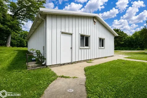 2390 Sand Road Marshalltown IA 50158