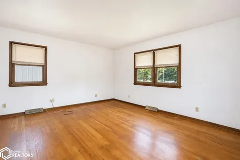 2390 Sand Road Marshalltown IA 50158