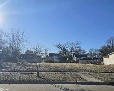 606 3rd Avenue E Oskaloosa IA 52577