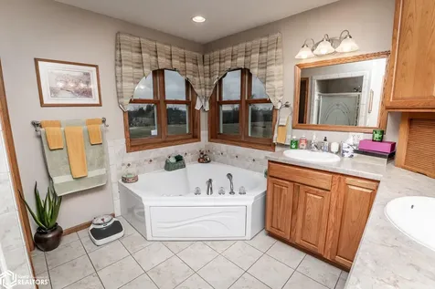 2699 Ridge Road Marshalltown IA 50158