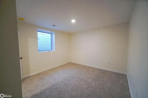 204 E Lillian Avenue Conrad IA 50621