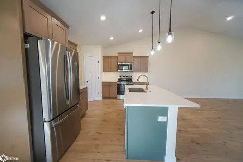 204 E Lillian Avenue Conrad IA 50621