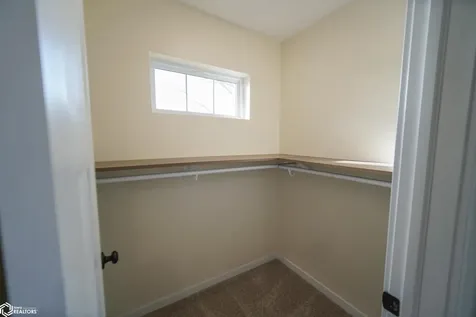 202 E Lillian Conrad IA 50621