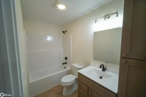 202 E Lillian Conrad IA 50621