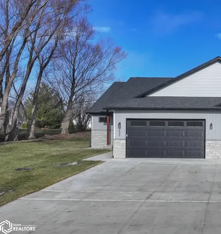 202 E Lillian Conrad IA 50621