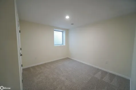 202 E Lillian Conrad IA 50621