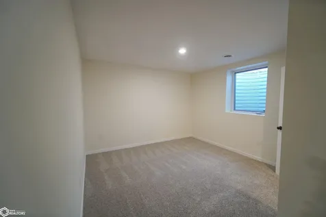 202 E Lillian Conrad IA 50621
