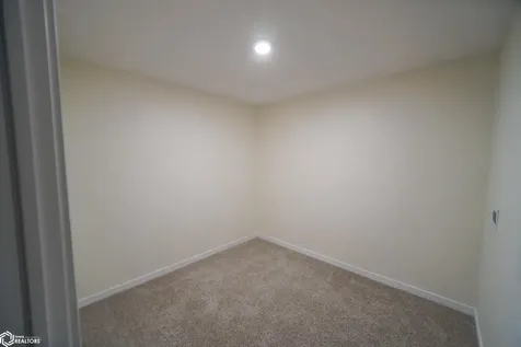 202 E Lillian Conrad IA 50621